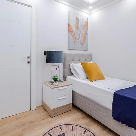 New Building In Sisli - 1gbps Wifi - Ac - Elevator Appartement Istanboel